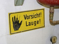 Gefahrstoffe in Werkstätten richtig lagern