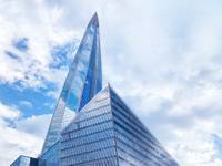 Laktha Tower mit 17-Meter-Rekord-Glasfins von Sedak