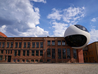 Niemeyer Sphere mit eyrise-Sonnenschutzgläsern