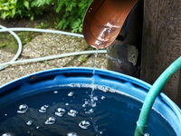 So berechnen Sie die Regenwasser-Qualität bei Zinkbedachungen