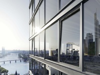 Kraftbetätigte Fenster: Risiken und Schutzmaßnahmen bestimmen