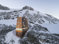 Schwarzensteinhütte in Bozen mit Velux Dachfenster