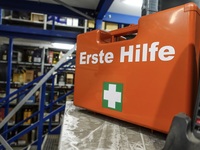 Erste Hilfe: Neue Vorschriften für Verbandskästen im Betrieb