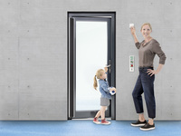 Ohne einen Erwachsenen können die Kinder die Eingangstür der Tageseinrichtung nicht unbemerkt öffnen.