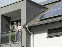 Seit 1. Januar 2023 greift die Solar-Pflicht im Südwesten auch für bestehende Gebäude – wenn das Dach grundlegend saniert wird.