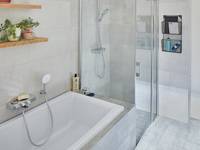 Duschkabine an der Badewanne: Bodengleiche Dusche für ein Standardbad
