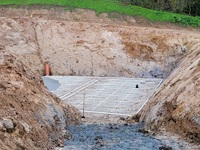 Geothermie: Erdeisspeicher liefert Kälte und Wärme für ein Nahwärmenetz