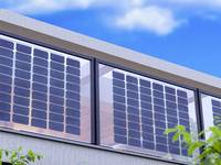 Wie sich gläserne PV-Brüstungen als Balkon-Kraftwerk nutzen lassen