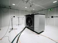 Das WOLF Schalllabor ist entsprechend der Norm ISO 3744 für Schallleistungsmessungen der Genauigkeitsklasse 2 zertifiziert.