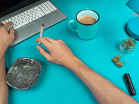Cannabis auf der Arbeit: Ist Kiffen im Job erlaubt?
