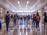 Die überarbeitete Fassung der DIN VDE 0833-4 „Gefahrenmeldeanlagen für Brand, Einbruch und Überfall – Teil 4: Festlegungen für Anlagen zur Sprachalarmierung im Brandfall“ wurde zum 1. Juni 2024 veröffentlicht.