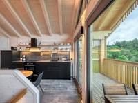 Keramischer Trockenestrich im Holzneubau: Estrichziegel für nachhaltige Ferienhäuser im Schwarzwald