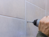 Spiegelverkehrte Duschkabine: Wer haftet für Schäden