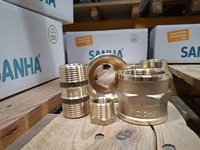 Die Fittings der Serien Purapress und Purafit sowie 3fit-Press (für Mehrschichtverbundrohre) werden aus der bleifreien Legierung CuSi gefertigt.