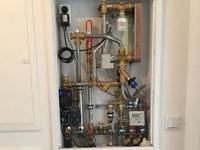 Wohnungsstationen für Heizwärme und Trinkwasser: Ein Beispiel aus dem Geschosswohnungsbau in Berlin