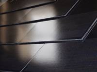 Die 450 mal 510 Millimeter großen Freesuns Matrix-Schindel-PV-Dachziegel bestehen aus Glas-Glas-Modulen mit TOPCon-Solarzellen.