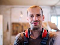 SIGNAL IDUNA optimiert Krankenversicherung für selbstständige Handwerkerinnen und Handwerker: Modern. Flexibel. Familienfreundlich. SIGNAL IDUNA optimiert Krankenversicherung für selbstständige Handwerkerinnen und Handwerker: Modern. Flexibel. Familienfreundlich.