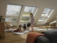 Bei Einbausituationen in Wohn- und Arbeitsbereichen ist in Deutschland für Dachfenster nach Musterbauordnung und DIN 18008 Verbundsicherheitsglas (VSG) immer erforderlich. Es handelt sich hierbei um Überkopfverglasungen, unter denen sich Personen aufhalten. Diese müssen aus Sicherheitsgründen VSG auf der Innenseite aufweisen.