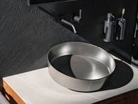 Laufen Waschtisch aus glasiertem Stahl