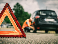 Verbände legen neue Handlungsempfehlung für das Abschleppen von E-Autos vor
