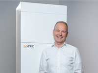 M-TEC bringt Propan-Wärmepumpe mit bis zu 26 kW Heizleistung, im Gebäudeinneren aufstellbar und unter 150 g Kältemittel auf den Markt