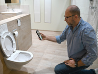 WC-Sitz per App finden: Reisser setzt auf KI-Erkennung