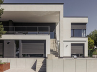 Effiziente Sonnenschutzsysteme für Fassade und Bestand