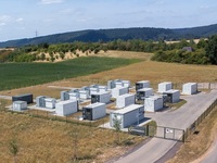Batteriegroßspeicher, wie hier im rheinland-pfälzischen Föhren, spielen eine wichtige Rolle für die Stabilität des Stromsystems.