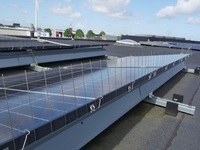 RoofTech schützt Photovoltaik-Großanlagen vor Vögeln
