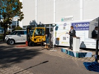 Energiekonzept: eMobiGrid koppelt E-Fahrzeuge bidirektional an ein Gleichstromnetz
