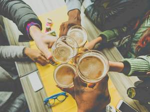 Studie: Wer Bier trinkt, bricht seltener das Studium ab