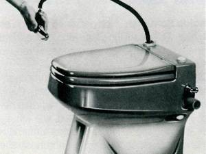 Dusch-WCs: Die schrägsten Vorgänger und DIY-Installationen
