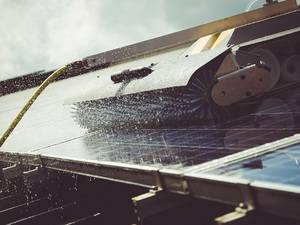 Neuer Roboter SolarCleano reinigt Solarmodule
