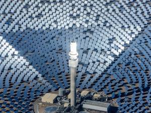 Studie: Können Solar-Kraftwerke Strom aus anderen Quellen effizient speichern?