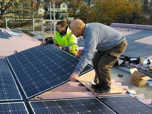 SunMan eArche: Glasfreie Solarmodule für Leichtbau-Dächer