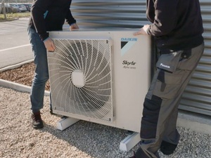 Daikin: Kompakte Sky Air Serien für platzsparende Installation