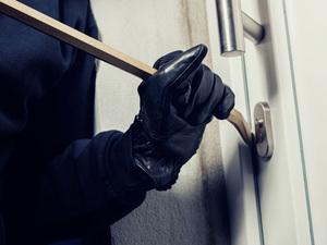 Zahl der Woh­nungs­ein­brü­che sinkt um zehn Pro­zent