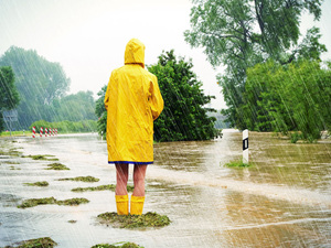 Starkregen und Hochwasser: Was zahlt die Versicherung? 