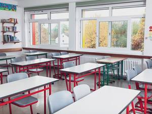 Kippen war gestern: Schulen erhalten Schiebe-System Kömmerling PremiSlide 76