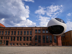 Niemeyer Sphere mit eyrise-Sonnenschutzgläsern