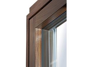 Kneer: Flächenbündige Aluminium-Holz-Fenster