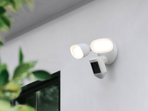 Ring: Kamera mit Flutlicht Floodlight Cam Wired Pro