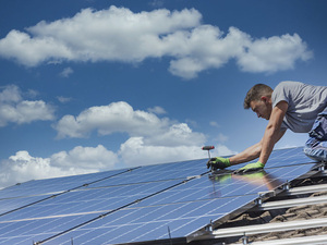 Immer mehr PV-Aufdachanlagen in Ost-West-Richtung