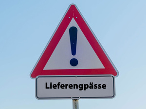 Warnschild Lieferengpässe