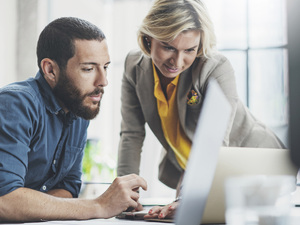 Zwischen Beschäftigungsarten abwägen: Arbeitsverhältnisse im Familienbetrieb klären