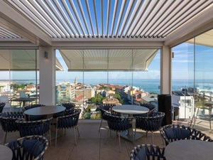 KE redefiniert das Rooftop des The One Caorle Hotels