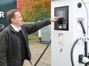All-in-One-Energielösung: PV-Strom für Lkw und Busse