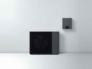 Mit Vorlauftemperaturen bis zu 70 °C ist die Luft/Wasser-Wärmepumpe Vitocal 250-A PRO die ideale Lösung für die Wärmeversorgung größerer Wohn- und Geschäftsgebäude sowie Gewerbebetriebe. Im Bild die Außeneinheit mit der witterungsgeführten Wärmepumpenregelung Vitocontrol A PRO zur Wandmontage.