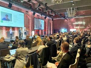 Das 22. Forum Wärmepumpe in Berlin war mit über 500 Teilnehmerinnen und Teilnehmer aus Industrie, Handwerk, Wissenschaft und Politik ein voller Erfolg. Für die Parteien war es eine der ersten Gelegenheiten, ihren Kurs in Bezug auf die Wärmewende abzustecken.