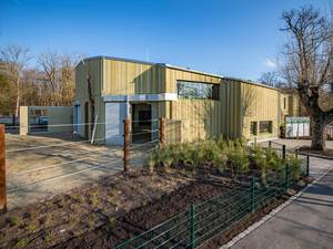 Deckenstrahlheizungen für Elefant und Giraffe